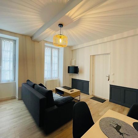 Appartement Avec Cour Privee Saint-Jean-d'Angely Exterior photo