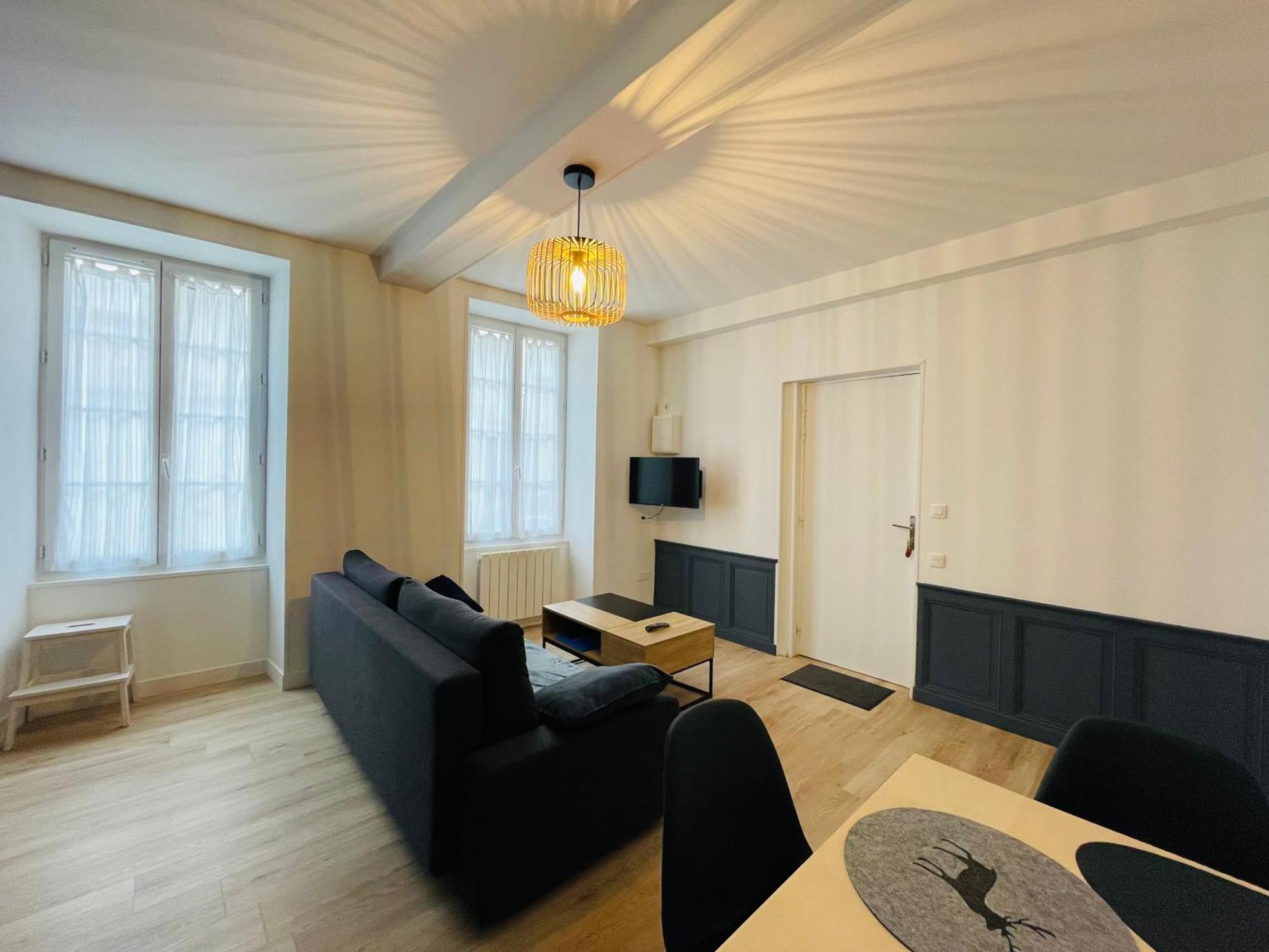 Appartement Avec Cour Privee Saint-Jean-d'Angely Exterior photo